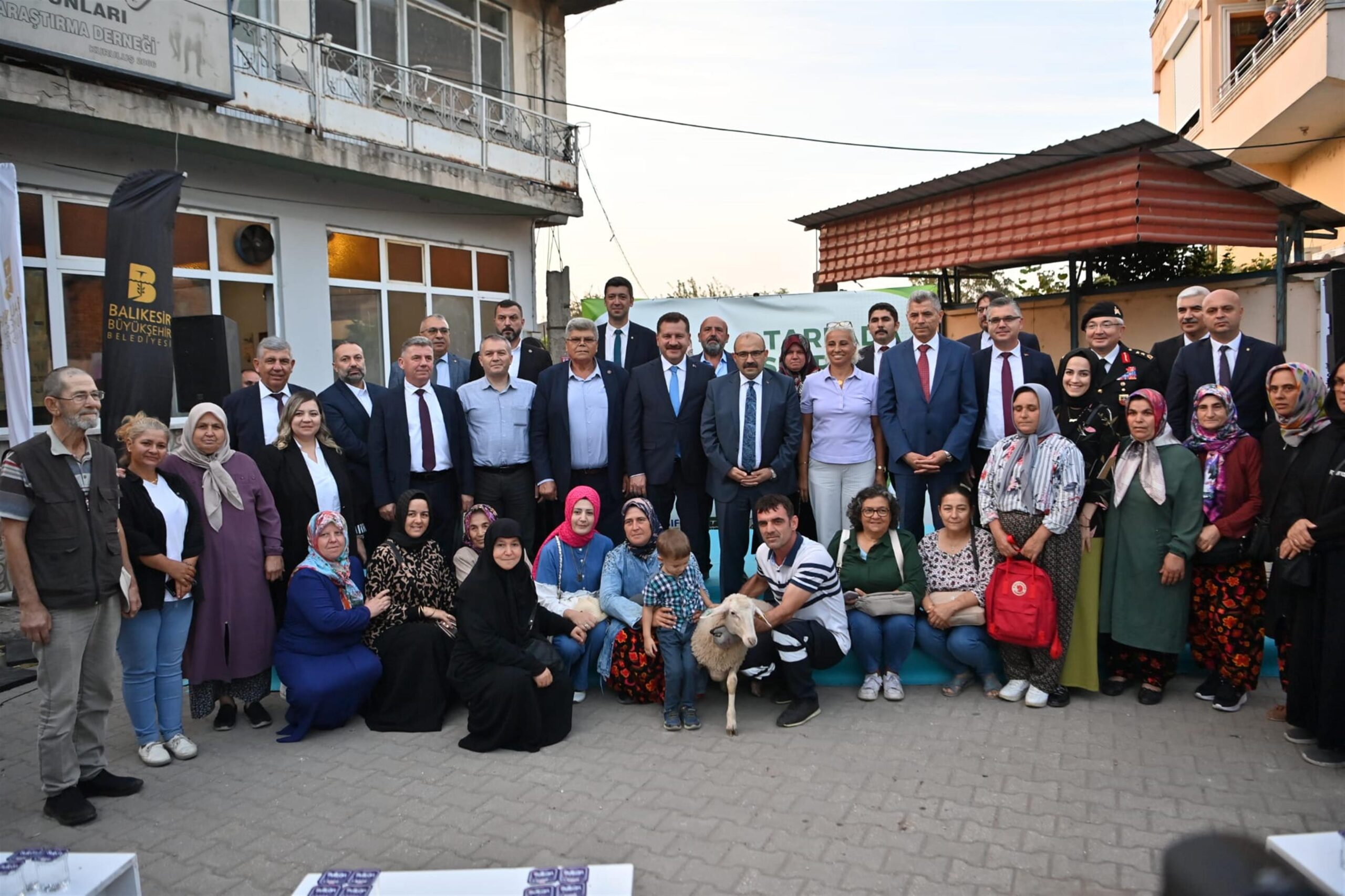 buyuksehirden_zirai_atik_toplayan_kadinlara_balikesir_kuzusu_1