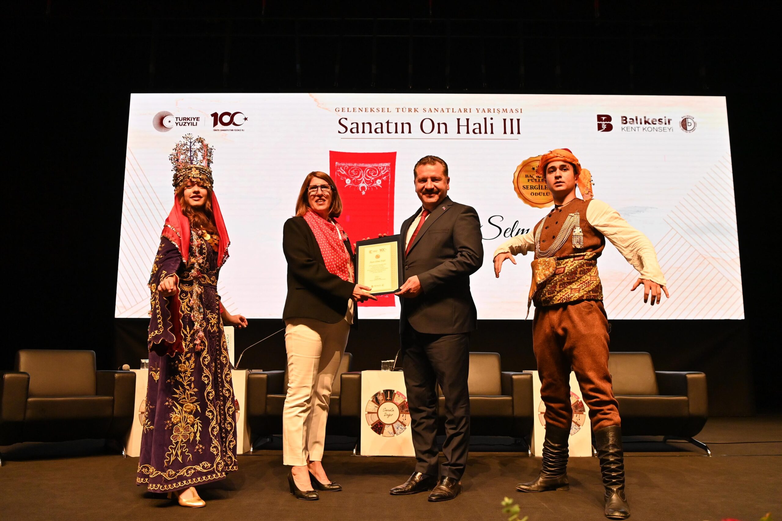 sanatin_on_hali_odul_toreni_100._yil_onuruna_gerceklestirildi_11