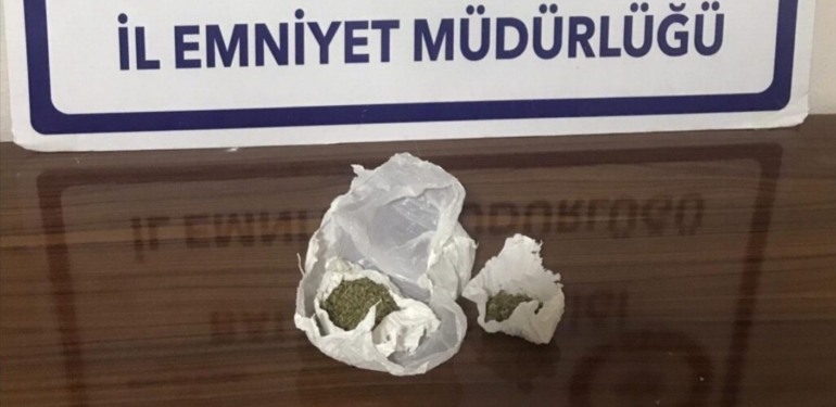 Gönen’de Şüpheli Araçta Uyuşturucu Madde Bulundu