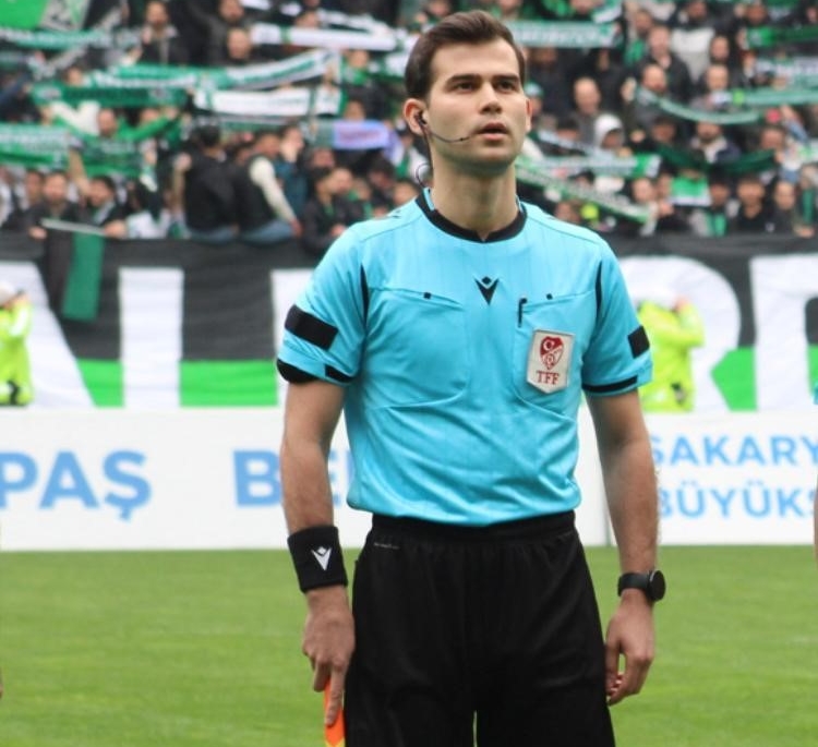 YAN HAKEM ENES BİROĞLU ÜST KLASMAN HAKEMİ OLDU HAKEM BİROĞLU GÖNENLİLERİN GURURU OLDU