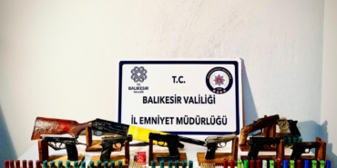 BALIKESİR'DE ŞAFAK OPERASYONU: 13 İKAMETE EŞ ZAMANLI BASKIN