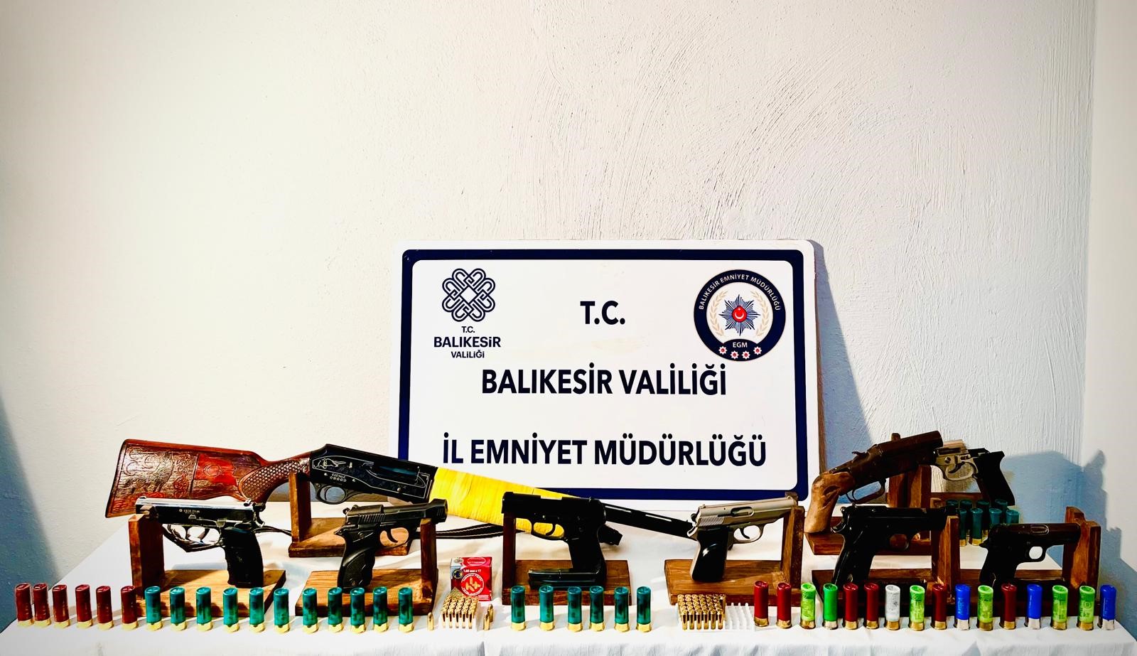 BALIKESİR'DE ŞAFAK OPERASYONU: 13 İKAMETE EŞ ZAMANLI BASKIN