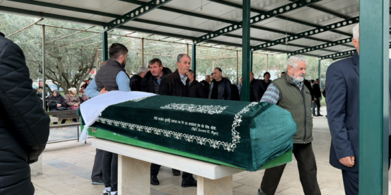 Gönen’deki işçi servisi kazasında hayatını kaybeden kadın toprağa verildi