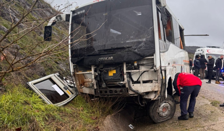 Gönen’deki servis kazasında 17 kişi taburcu oldu