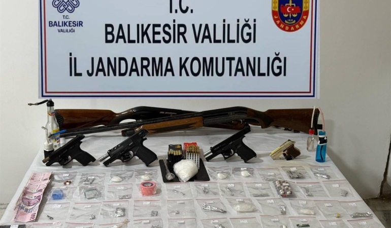 Balıkesir’deki Uyuşturucu Ticareti Operasyonunda 5 Şüpheli Gözaltına Alındı