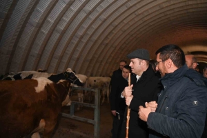 BAŞKAN AKIN, HAFTAYA HAYVAN PAZARI ZİYARETİYLE BAŞLADI HAYVAN ÜRETİCİLERİNDEN BAŞKAN AKIN'A HİZMET TEŞEKKÜRÜ