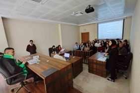 HUKUK FAKÜLTESİ ÖĞRENCİLERİ KURGUSAL MAHKEMEDE EĞİTİM ALIYOR