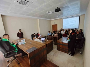 HUKUK FAKÜLTESİ ÖĞRENCİLERİ KURGUSAL MAHKEMEDE EĞİTİM ALIYOR