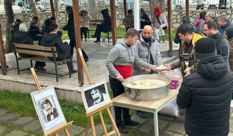 Balıkesir’de sanatçı Ferdi Tayfur için pilav hayrı