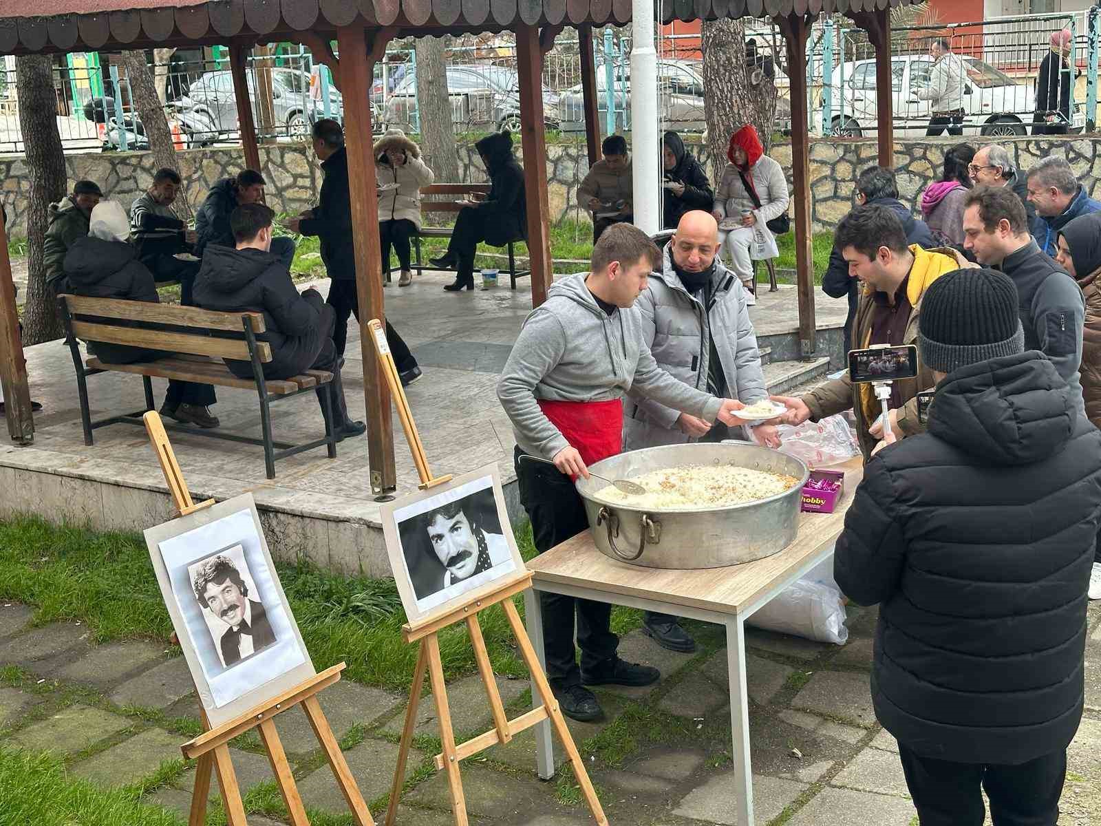 BALIKESİR'DE SANATÇI FERDİ TAYFUR İÇİN PİLAV HAYRI