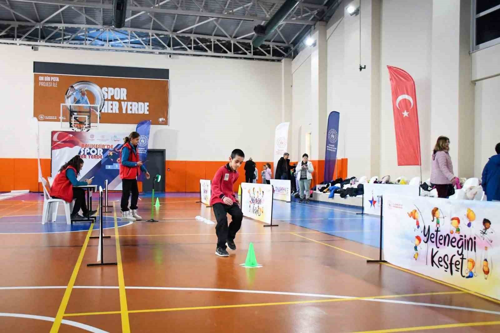 BALIKESİR'DE SPORDA YENİ YETENEKLER KEŞFEDİLİYOR "TÜRKİYE SPORTİF YETENEK TARAMASI" PROGRAMINDA 14 BİN 770 ÖĞRENCİ TARANDI