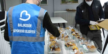 BAŞKAN AKIN: "BALIKESİR’DE HİÇBİR ÇOCUK YATAĞA AÇ GİRMEYECEK" BALIKESİRLİ ÖĞRENCİLERE BESLENME DESTEĞİ