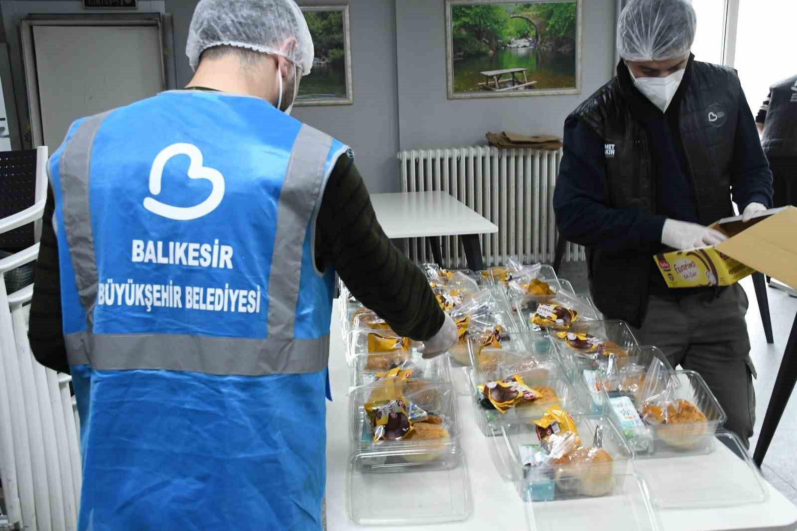 BAŞKAN AKIN: "BALIKESİR’DE HİÇBİR ÇOCUK YATAĞA AÇ GİRMEYECEK" BALIKESİRLİ ÖĞRENCİLERE BESLENME DESTEĞİ