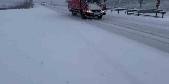 Balıkesir-Bursa yolunda TIR kaydı, trafik aksadı