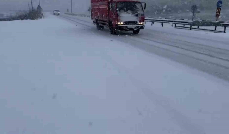 Balıkesir-Bursa yolunda TIR kaydı, trafik aksadı