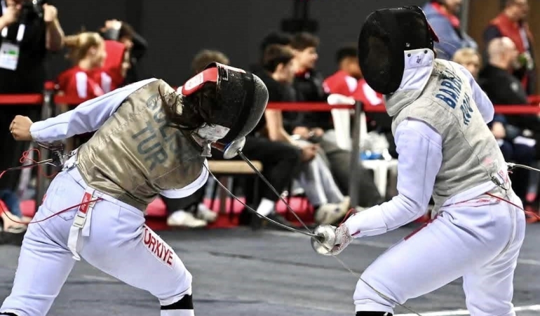 Alara Atmaca, eskrimde Avrupa şampiyonu oldu