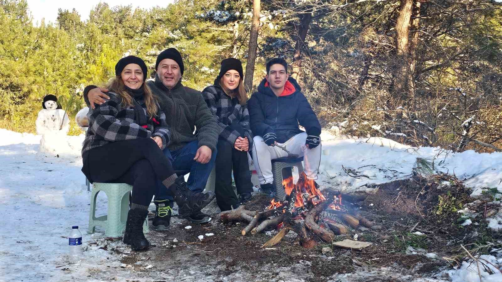 KAPIDAĞ’DA KIŞ KEYFİ: KAR SEVERLER AKIN ETTİ BEYAZ ÖRTÜ KAPIDAĞ’A ÇOK YAKIŞTI: YARIMADADA SUCUK EKMEK, KÖZDE KAHVE VE KAR EĞLENCESİ
