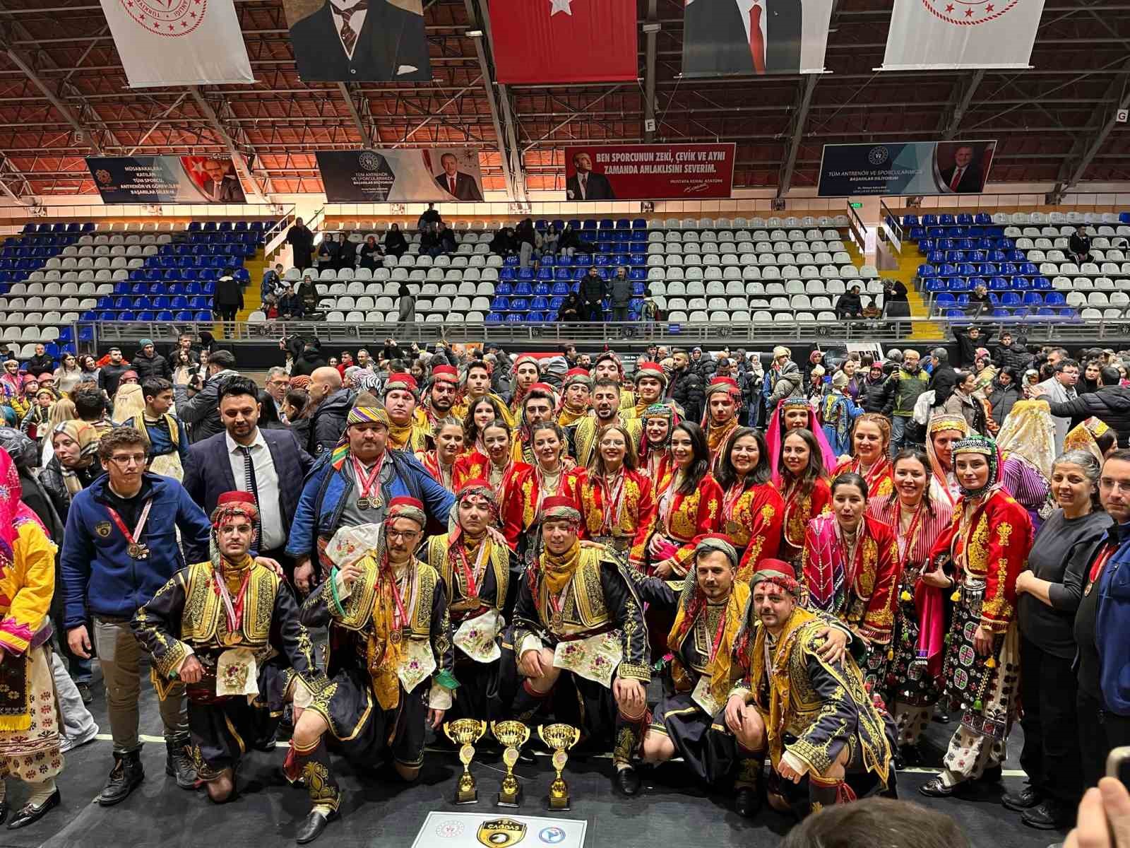 ÇAĞDAŞ SPOR KULÜBÜ HALK OYUNLARI YARIŞMASINDA 3 DALDA BİRİNCİ OLDU