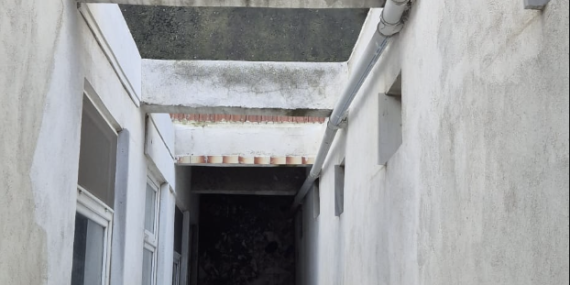 Çatıdan düşen adam hayatını kaybetti