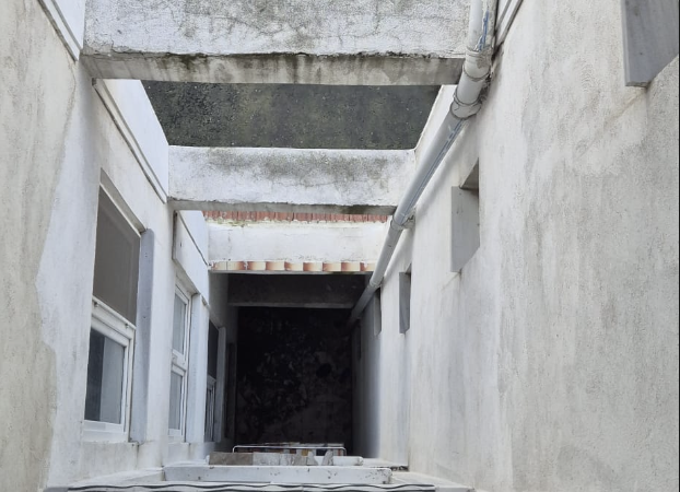 Çatıdan düşen adam hayatını kaybetti