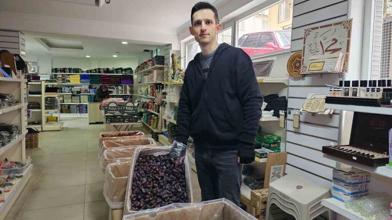 BANDIRMA'DA RAMAZAN ÖNCESİ HURMA SATIŞLARINDA YOĞUNLUK ARTIYOR