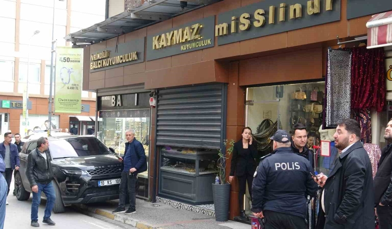 Balıkesir’de silahlı ve maskeli soygun