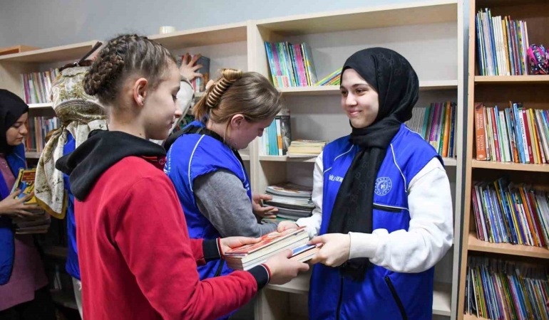 “Kitabım Kitabın Olsun” projesi gençlere eğitim ışığı oluyor