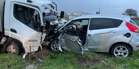 Feci kaza araçlar kafa kafaya çarpıştı, 1 kişi öldü