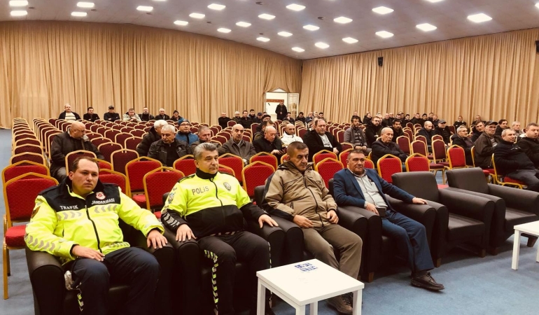 Gönen’de Servis ve Okul Servisi Şoförlerine Bilgilendirme Toplantısı Düzenlendi