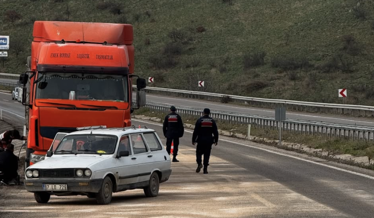Gönen-Bandırma Yolunda Kaygan Zemin Tehlikesi