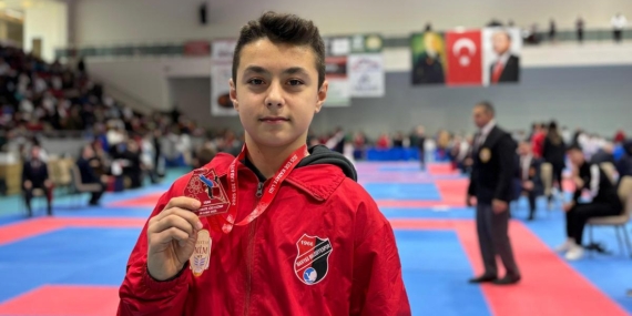 Manyaslı karateciler Ege Karate Ligi’nden madalyalarla döndü