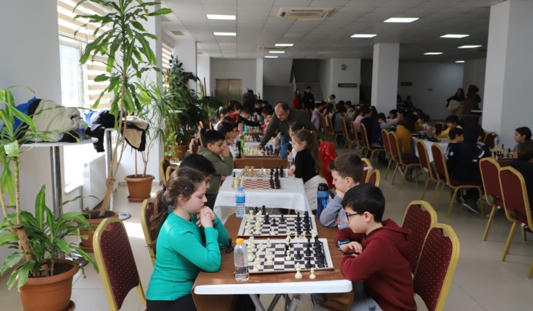 Minik Öğrenciler Gönen’de Satranç Turnuvası’nda Zekâlarını Konuşturdu