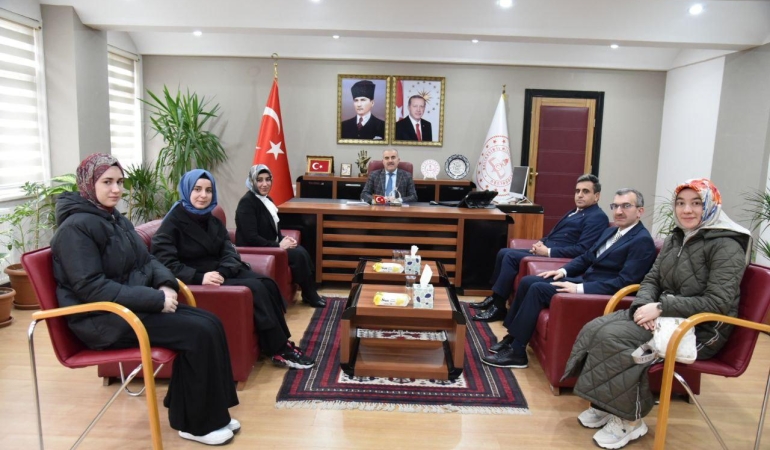 Gönenli Öğrencimiz Zeynep Balaban, İl Milli Eğitim Müdürünü Ziyaret Etti