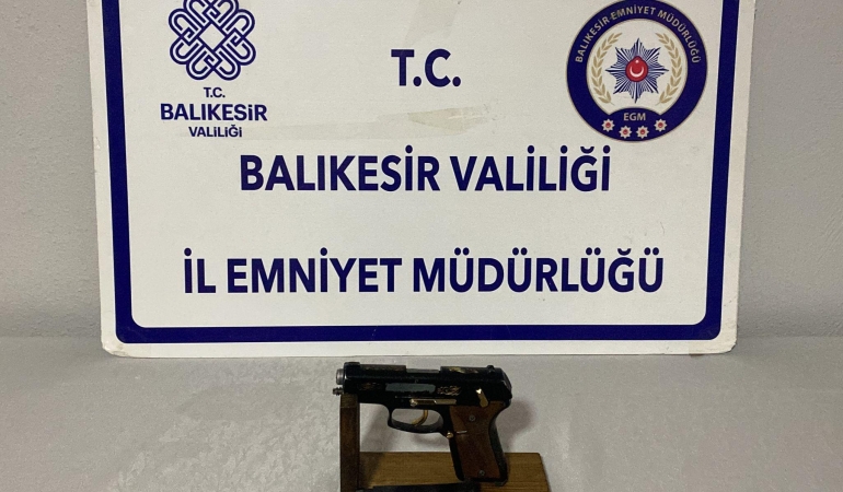 Balıkesir’de CHP aracına silahlı saldırı: Şüpheli yakalandı