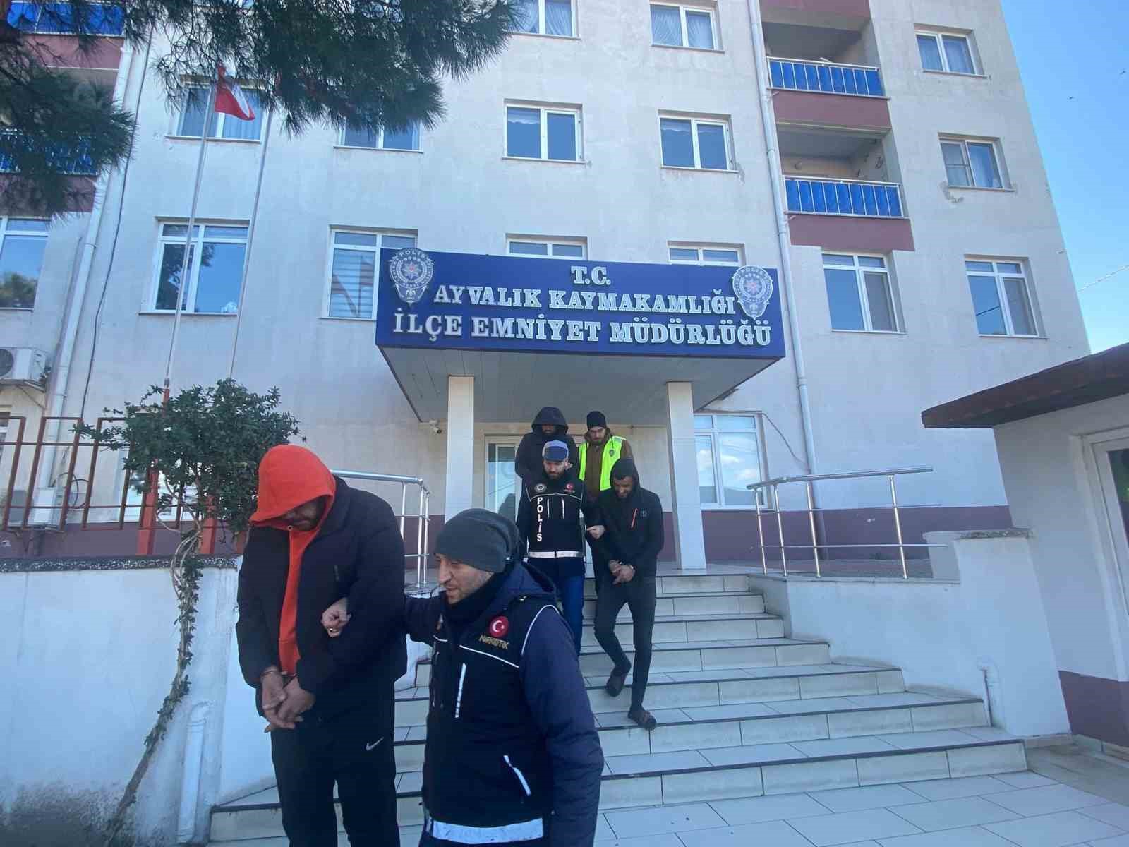 AYVALIK'TA UYUŞTURUCU SATICILARINA GEÇİT YOK