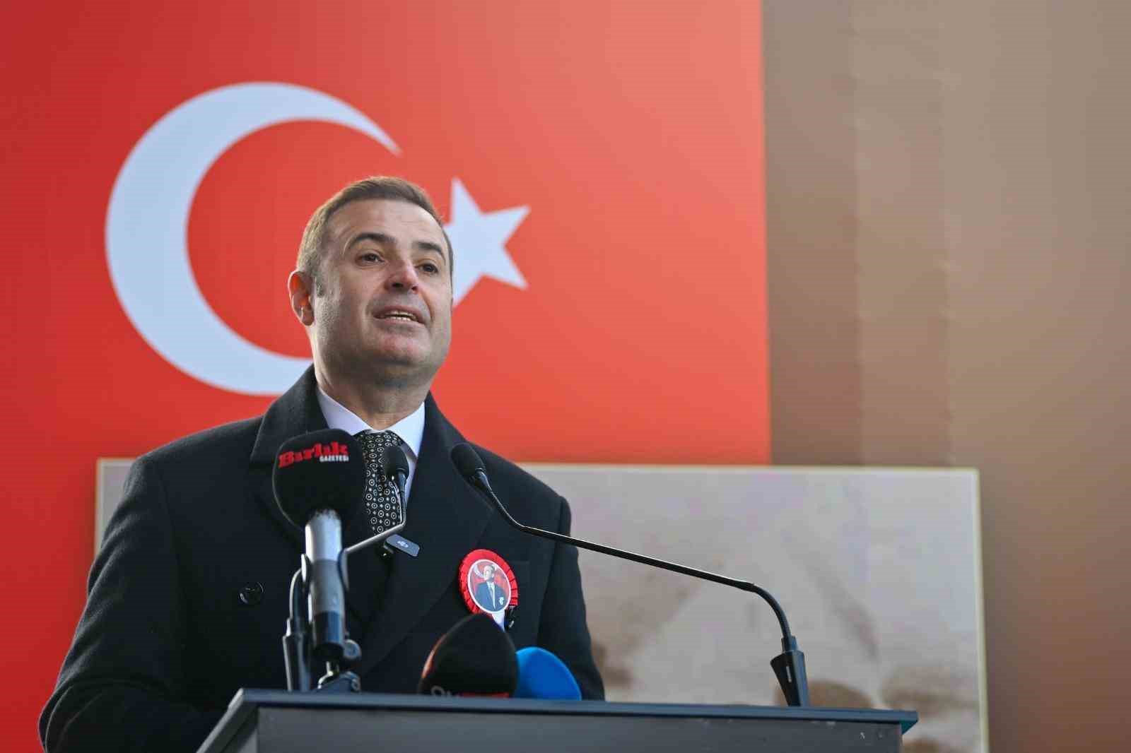 ATATÜRK'ÜN BALIKESİR'E GELİŞİNİN 102. YILI KUTLANDI "BALIKESİR İLE ATATÜRK'ÜMÜZ ARASINDA TARİHTE KOPARILMAZ BAĞLAR VAR"