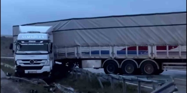 GÖNEN-BANDIRMA KARAYOLUNDA TIR KAZASI