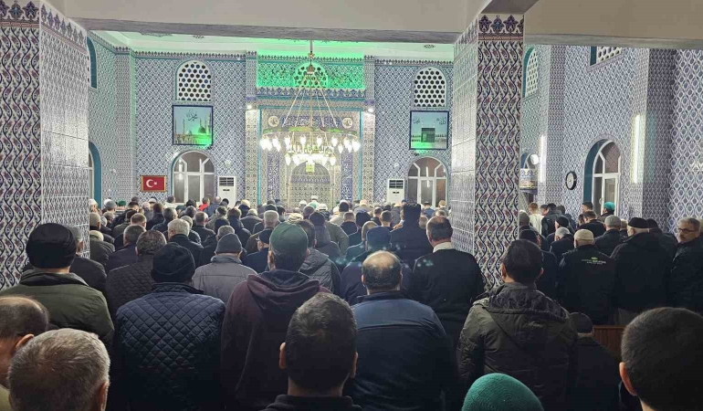 Bandırma’da ilk teravih namazı kılındı