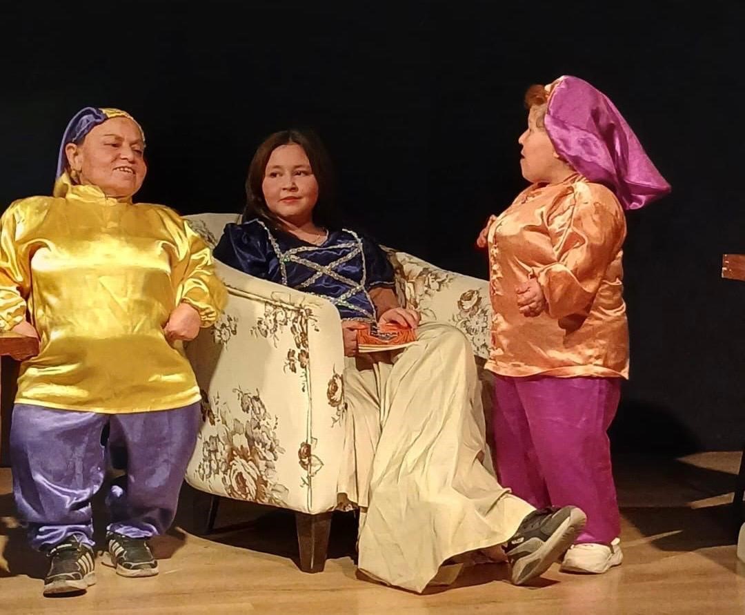 AYVALIK'TA "TEKNOLOJİ PRENSESİ" BEĞENİYLE İZLENDİ