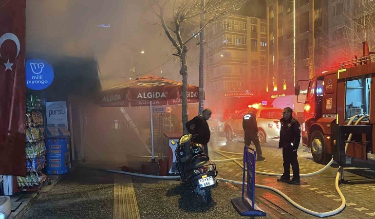 Balıkesir’de büfede çıkan yangın korkuttu