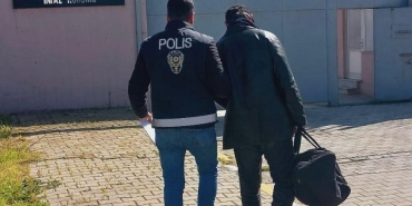 BALIKESİR'DE DOLANDIRICILIK SUÇUNDAN ARANAN ŞAHIS YAKALANDI
