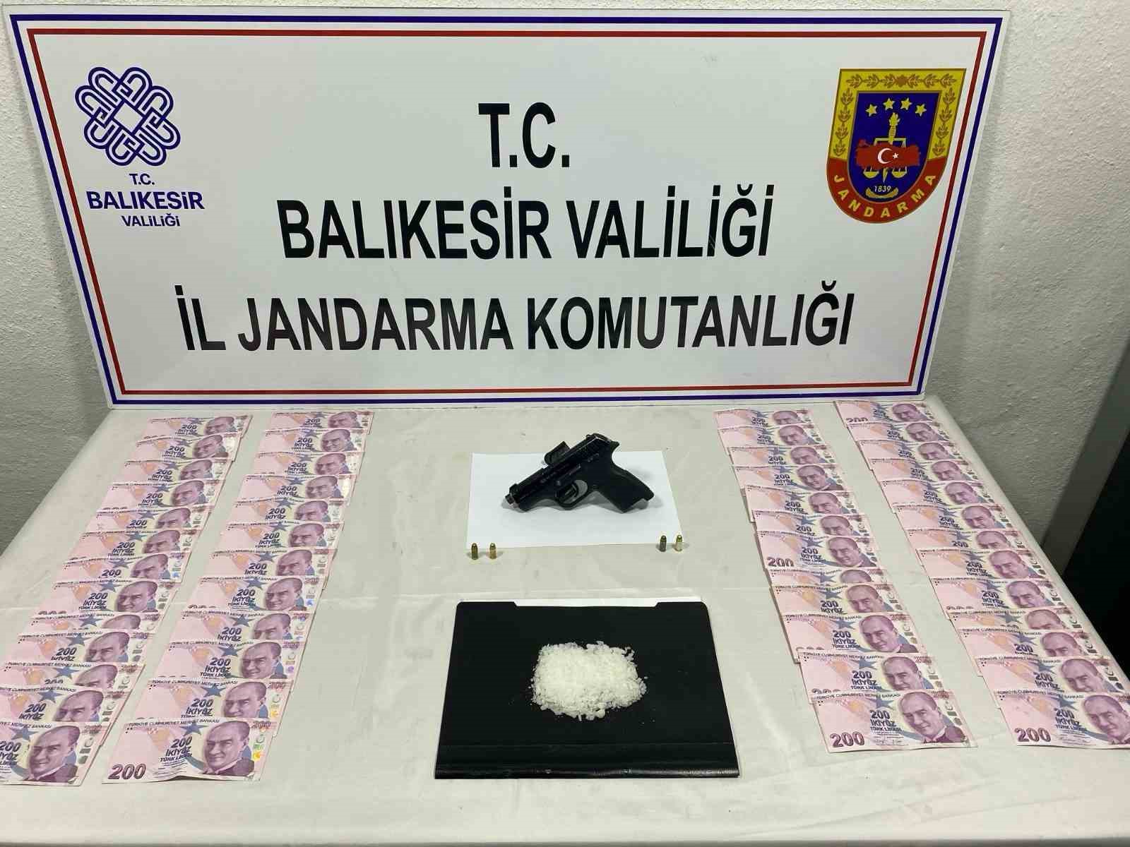 BALIKESİR'DE UYUŞTURUCU OPERASYONU: 6 ŞÜPHELİ GÖZALTINDA