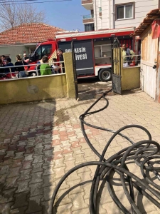 AYVALIK'TA EV YANGINI
