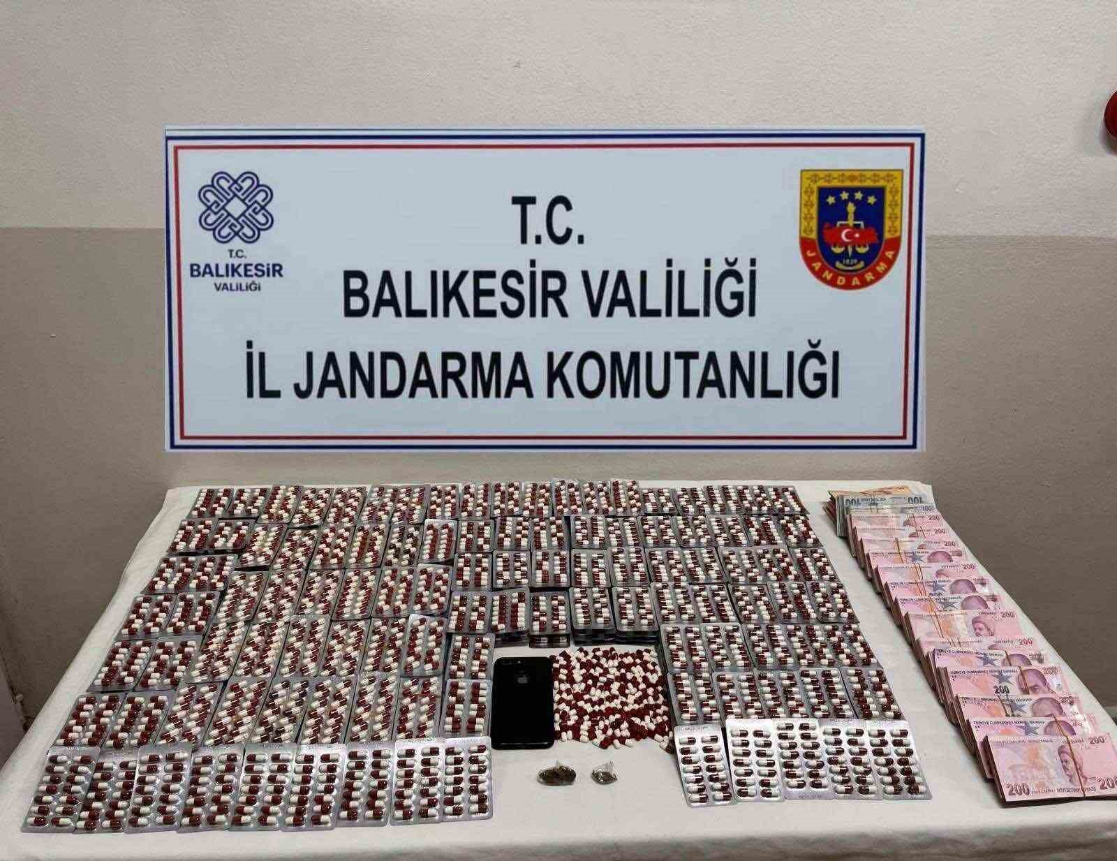 BALIKESİR'DE JANDARMADAN KAÇAKÇILIK VE ORGANİZE SUÇ OPERASYONU: 50 ŞÜPHELİ YAKALANDI