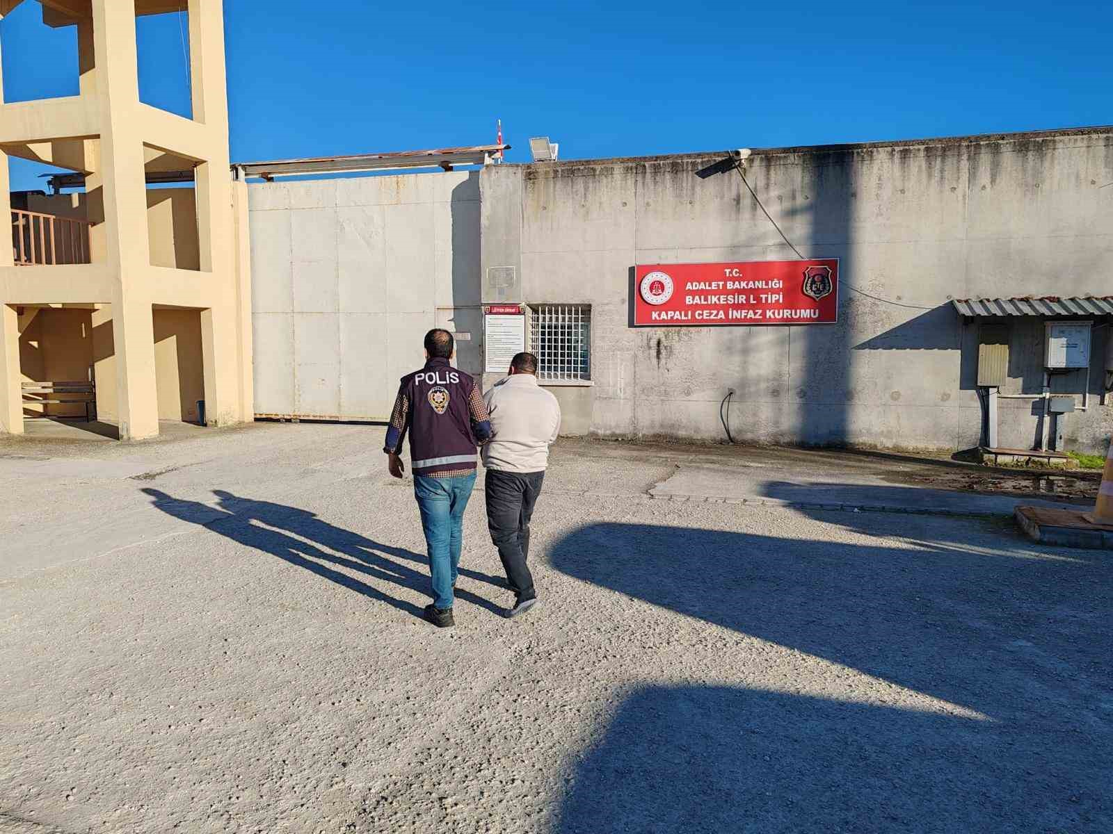 BALIKESİR'DE 1 HAFTADA ARANAN 341 ŞAHIS YAKALANDI