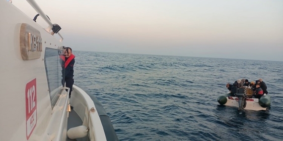 Ayvalık’ta Sahil Güvenlik 18 düzensiz göçmen yakaladı