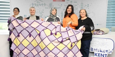 BALIKESİRLİ KADINLAR İLMEK İLMEK UMUDU İŞLEDİ "UMUT BATTANİYESİ" İÇİN 13 KADINDAN BENZERSİZ DAYANIŞMA