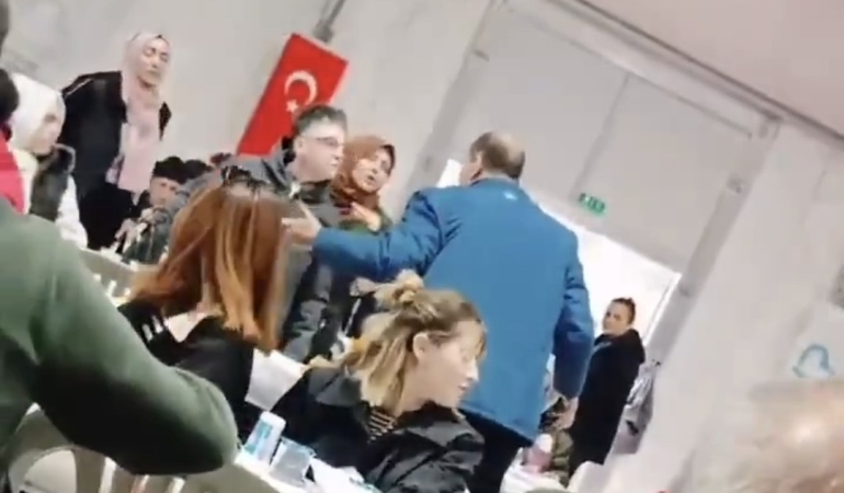 İftar çadırında sinirler gerildi