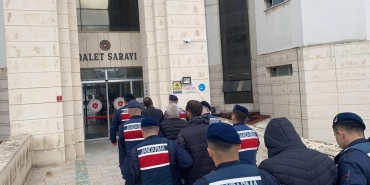 BALIKESİR'DE 16 DÜZENSİZ GÖÇMEN YAKALANDI