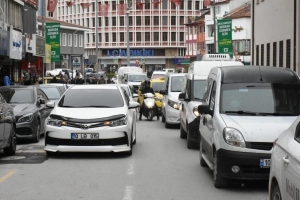 BALIKESİR'DE ŞUBAT AYINDA TRAFİĞE KAYITLI ARAÇ SAYISI 647 BİN 154 OLDU